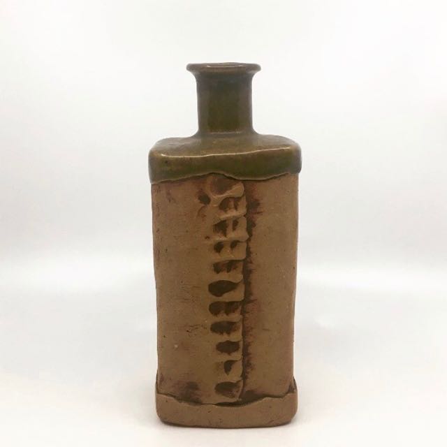Kathleen Hamilton flask bottle. Please contact me if you have a piece of her pottery you would like sell.