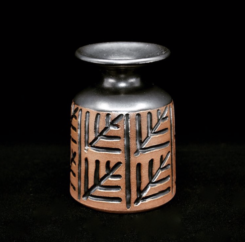 grove ceramic vase Victoria pattern design